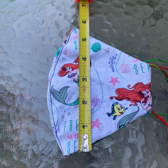 Little Mermaid: Ariel and Flounder Face Mask - Picture 4 of 4